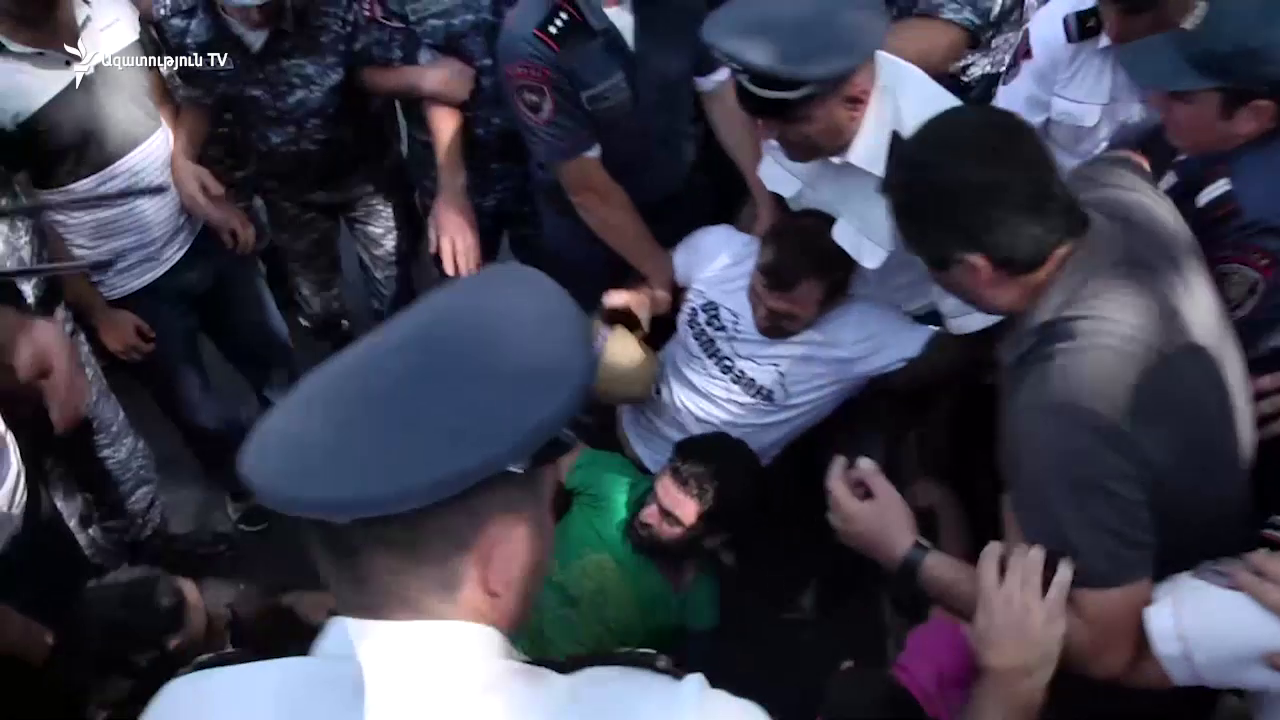 Armenia -- Police use force to disperse rally on Baghramyan street, Yerevan, 19Aug2019