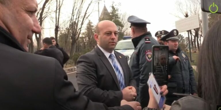 Armenia -- Security services block journalists from reporting in Yerablur Military Cemetery, Yerevan, 05Mar2024